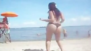 Arabian Ummah Sister shakes her Big Muslim Butt on Bikini Beach