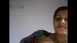 Desi bhabhi show white and big boobs