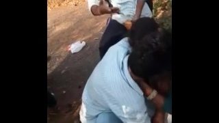 Indian college couple kiss n grop while friends record