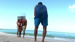 Pankhuri Kunaal invites a stranger at beach to take their hot photos